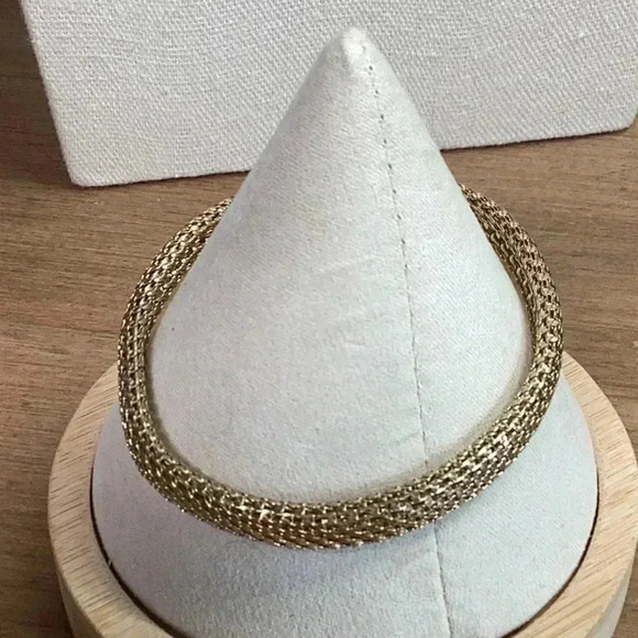 Monet Gold Mesh Magnetic Closure Vintage - Picture 2 of 6